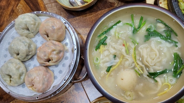 이유간백년칼국수 이미지