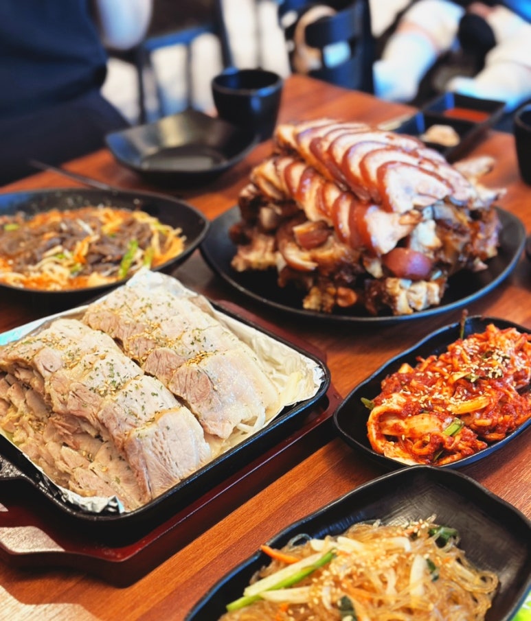 명품웃거리왕족발 이미지