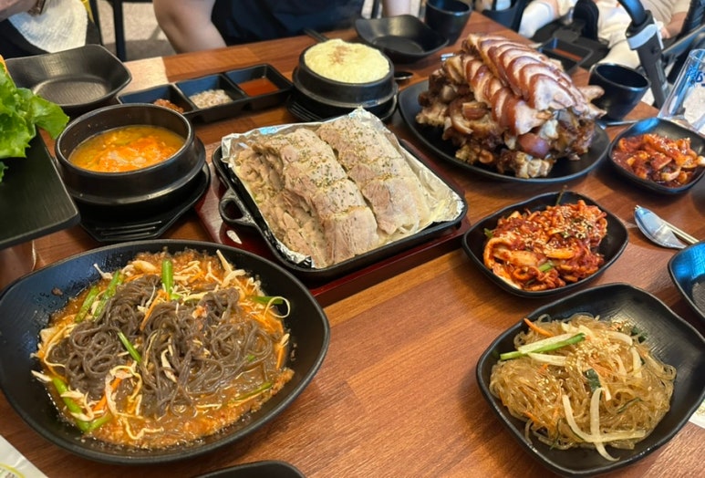 명품웃거리왕족발 이미지