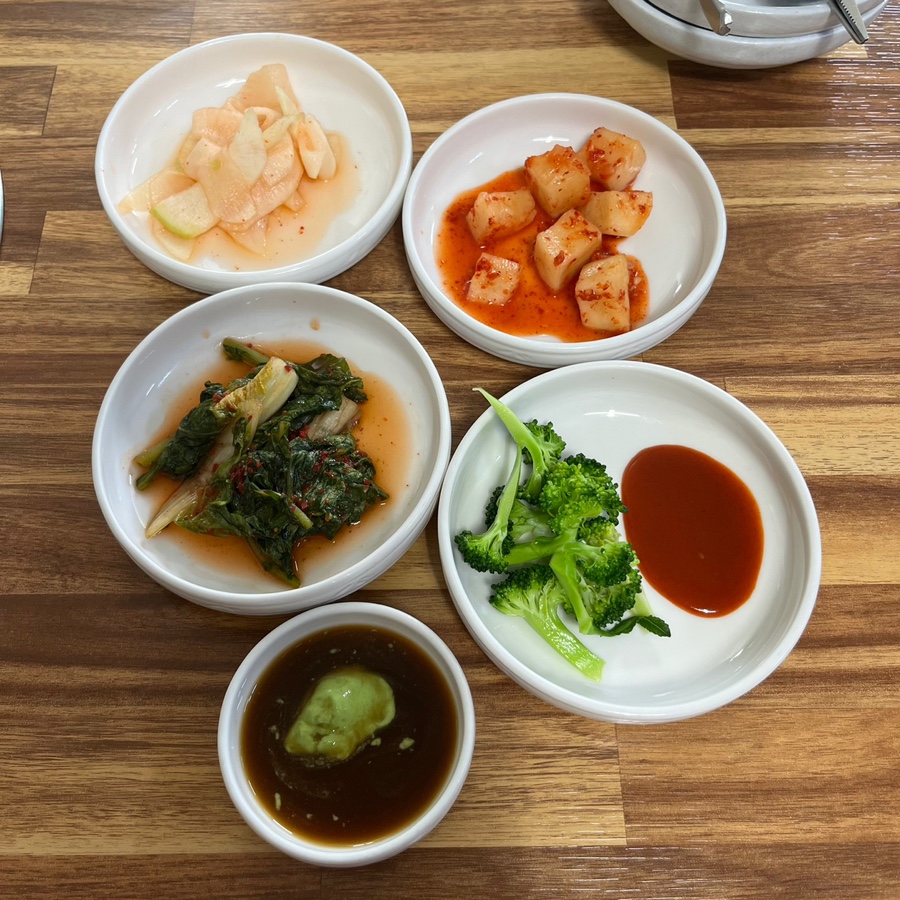 팔송황기더덕막국수 이미지
