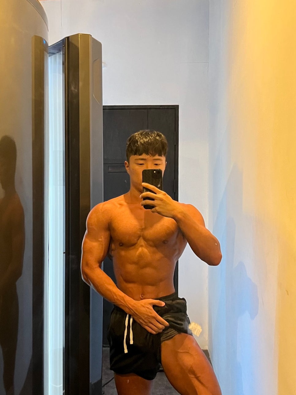 찐태닝 이미지