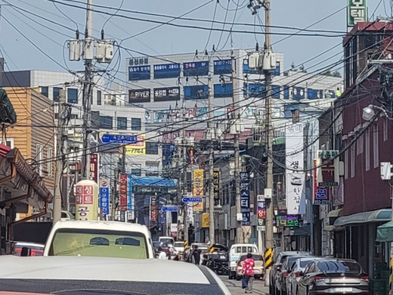 리버홀덤펍 이미지