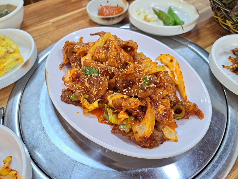 장수꺼먹돼지 이미지
