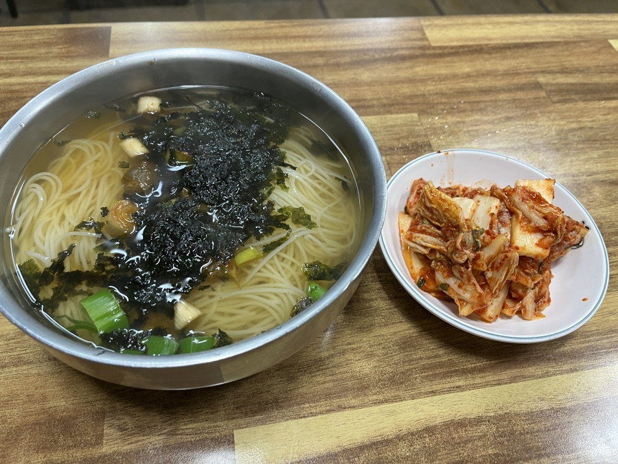 공릉멸치국수 이미지
