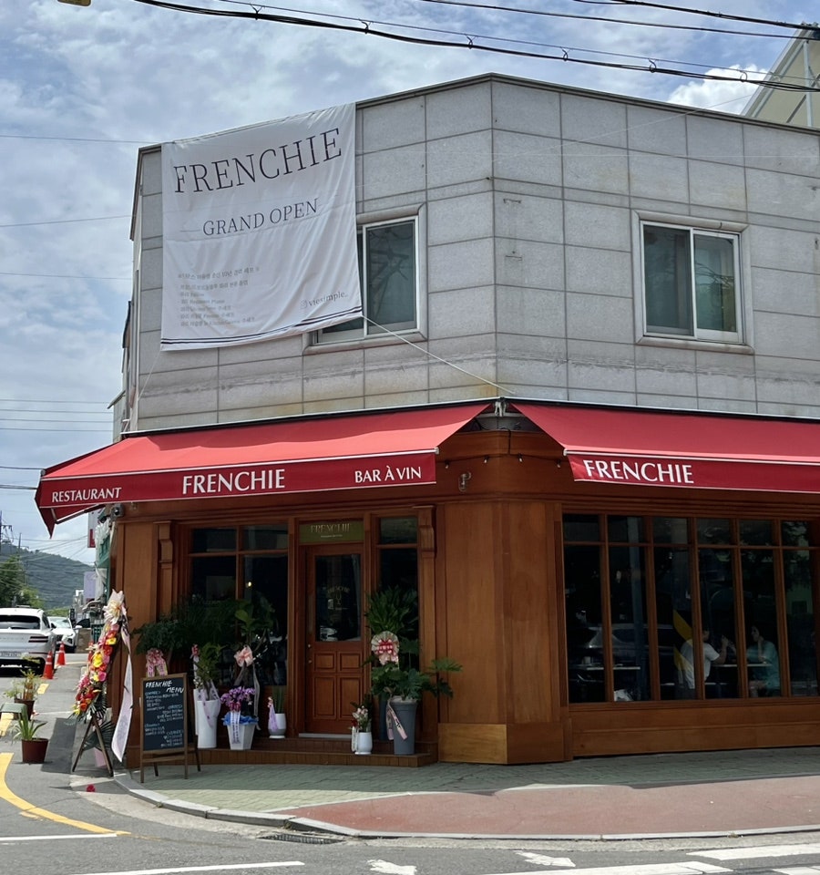프랜치(Frenchie) 이미지