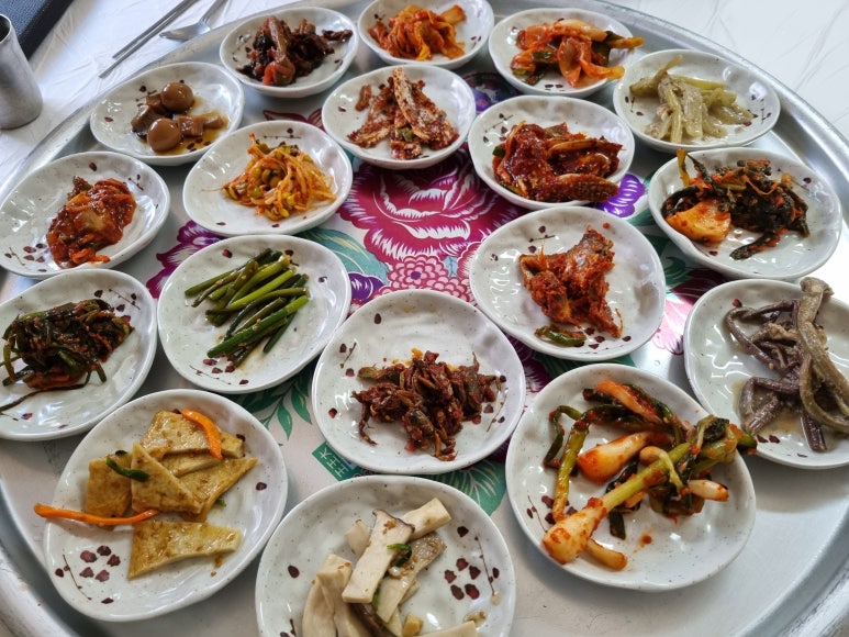 [백반기행 - 무안 일로 장터 백반]가성비 최고, 22첩 반상의 행복은 22가지 반찬이 나오는 무안 맛집이 있었습니다 ...