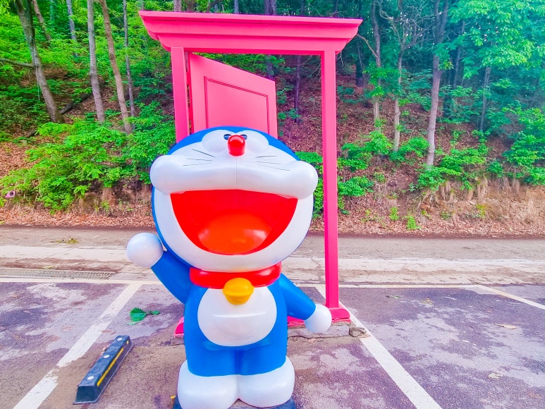 숲속의문 이미지