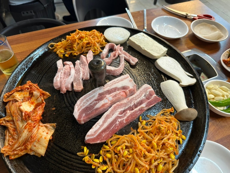 ssack쓰리솥뚜껑김치삼겹살 이미지