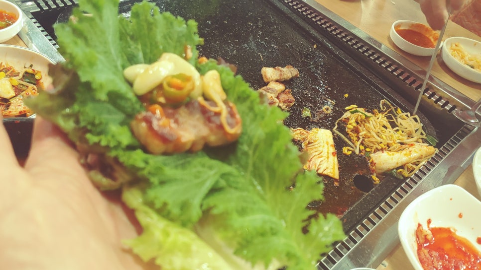 돌판삼겹살 쌈 이미지