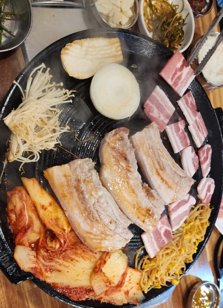 용마꽃돼지삼겹살 이미지