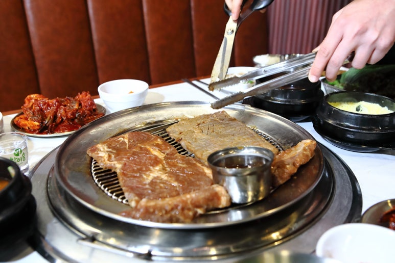 흥부골숯불돼지왕갈비 이미지