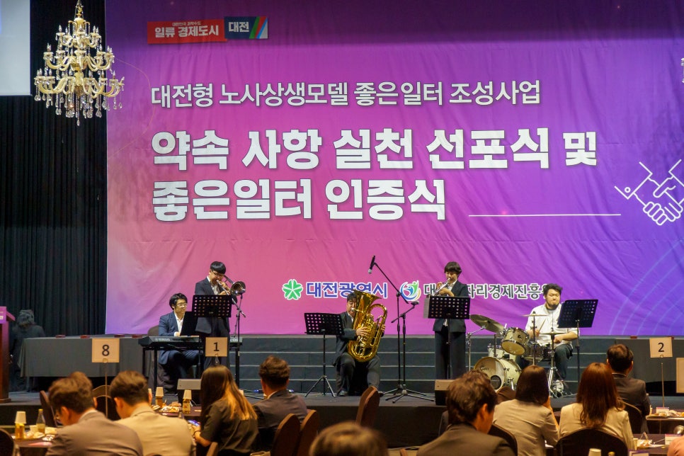 (주)디앤씨컴퍼니 이미지