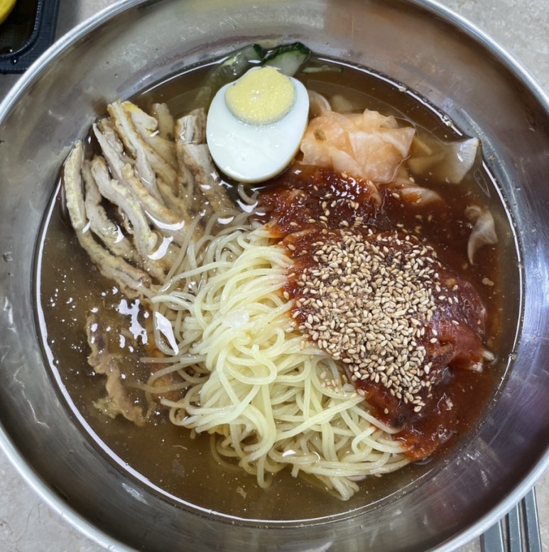 용팔이밀면 이미지