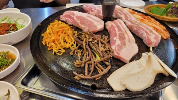옛날솥뚜껑삼겹 이미지
