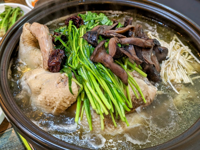 상대동능이백숙 이미지