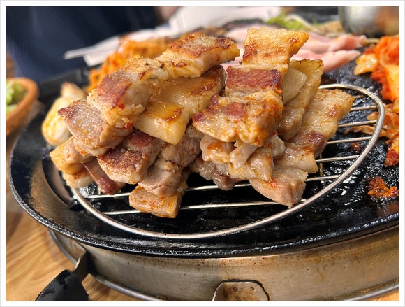 정돈솥뚜껑삼겹살 이미지