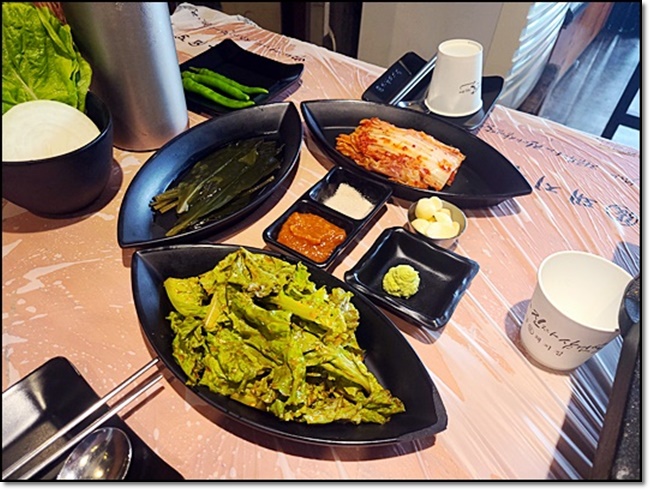 감탄돼지 이미지