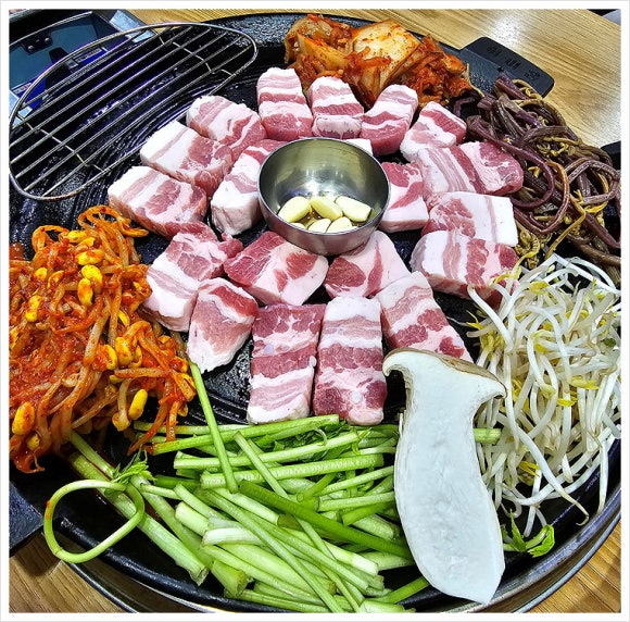 정돈솥뚜껑삼겹살 이미지