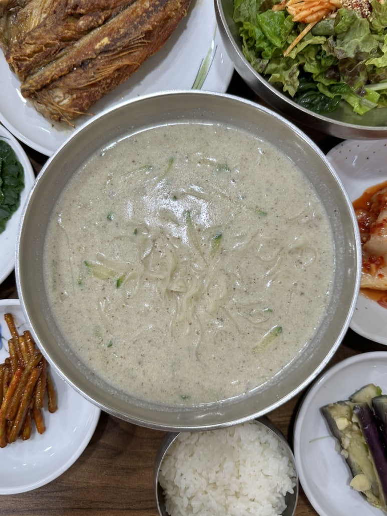 칼국수와반찬이맛있는밥집 이미지