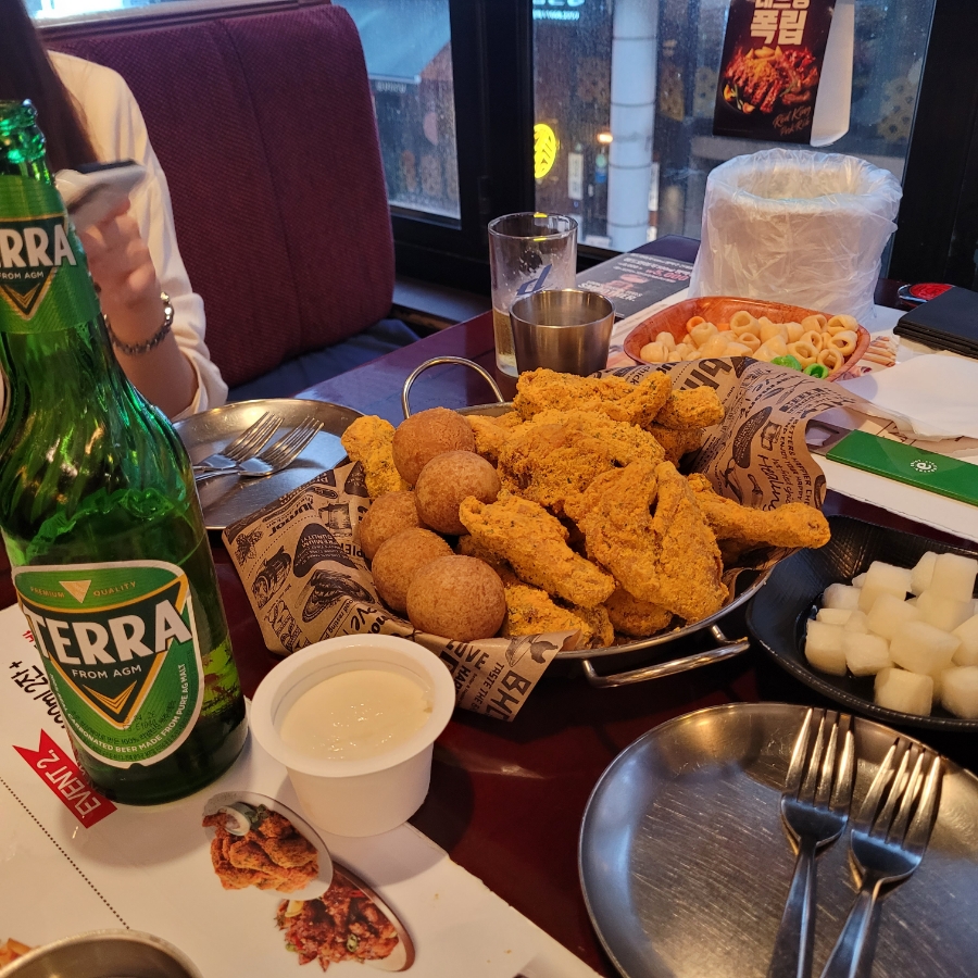 bhc 치킨대학로본점 이미지