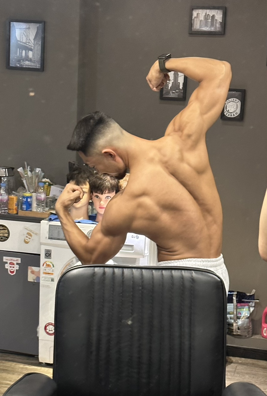 언이븐바버샵 이미지