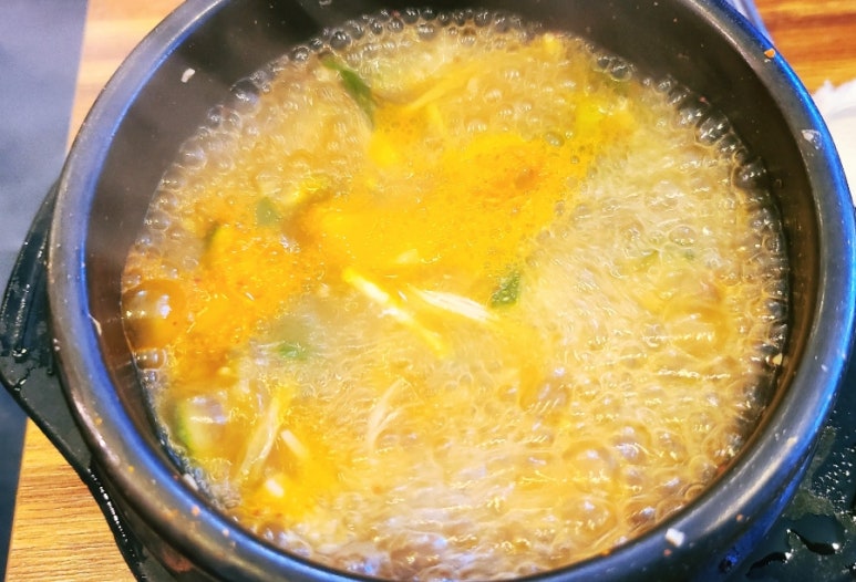얼큰수제비해물칼국수 이미지