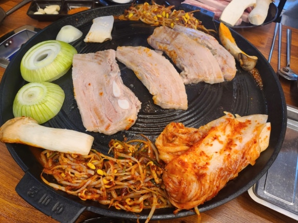 초롱꽃솥뚜껑삼겹살 이미지