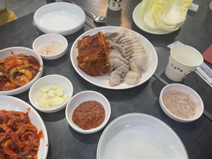 훼미리손칼국수;보쌈 이미지