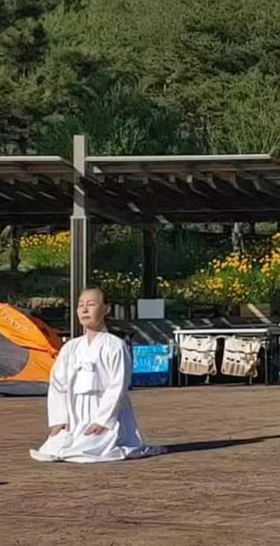 옥빛달 이미지