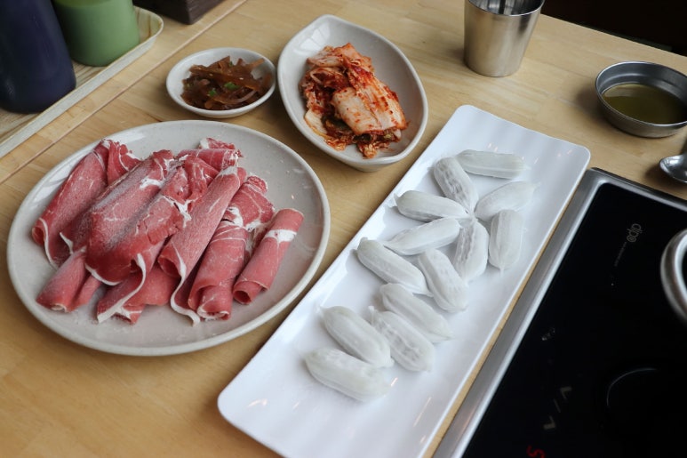 샤브손칼국수 이미지