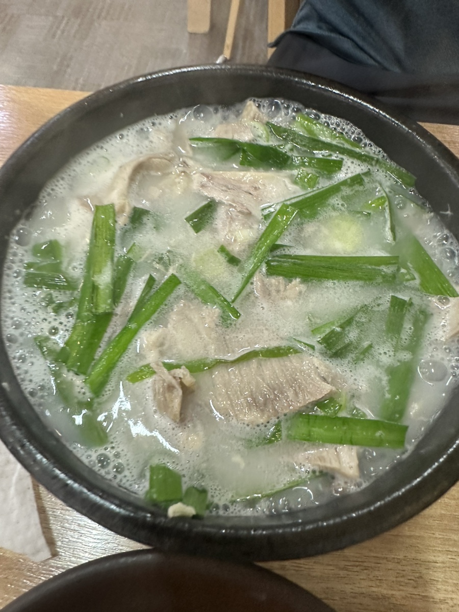 장군돼지국밥.수육 이미지