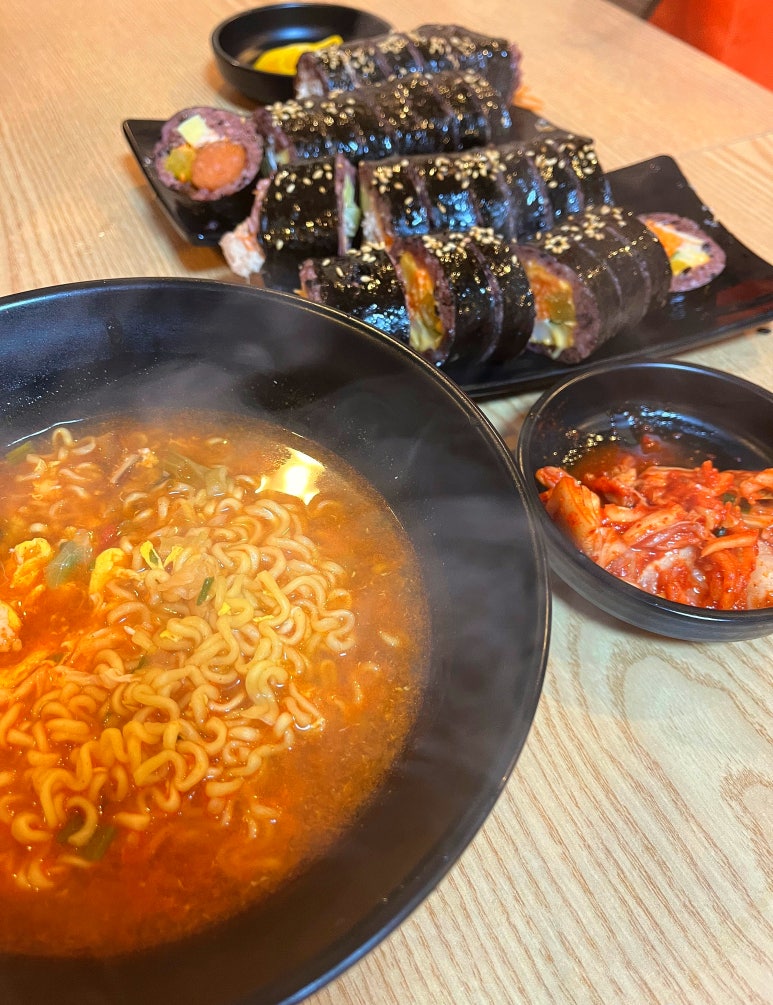 모퉁이흑미김밥 이미지