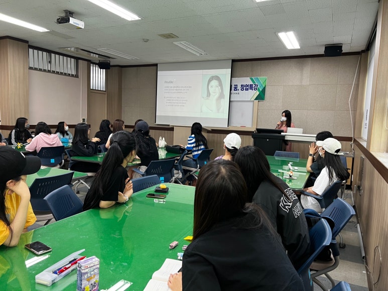 윤이크 이미지