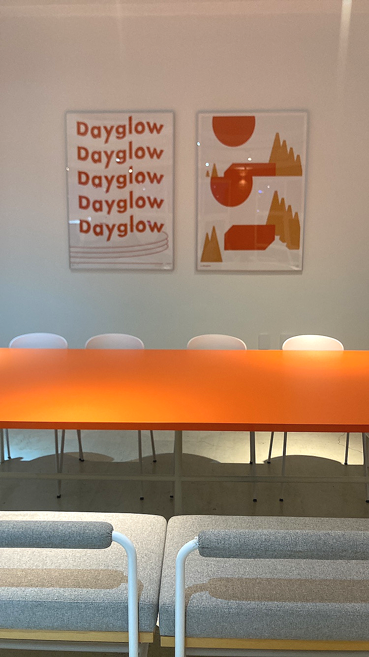 데이글로우(dayglow) 이미지