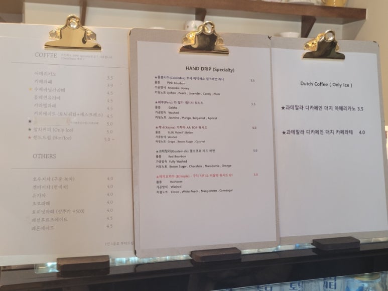 이로리 로스터스 이미지