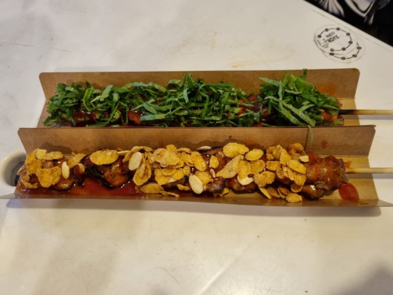 칠성닭꼬치 이미지