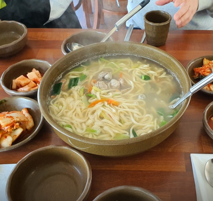 다래칼국수 이미지