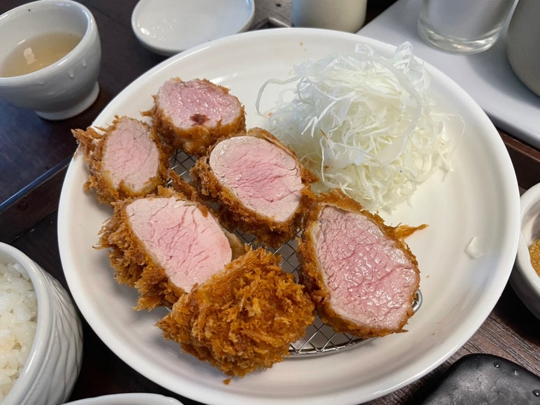 꿀꿀카츠 이미지