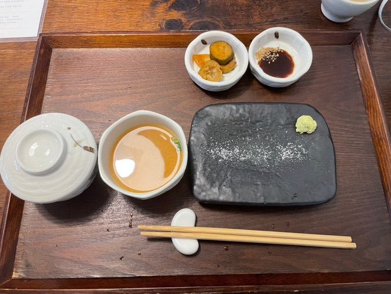꿀꿀카츠 이미지