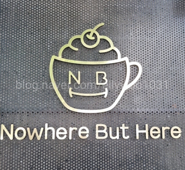 노웨어벗히어(Nowhere But Here) 이미지