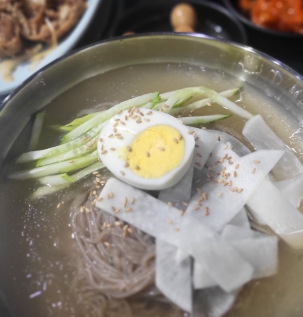 욕쟁이할매냉면 이미지