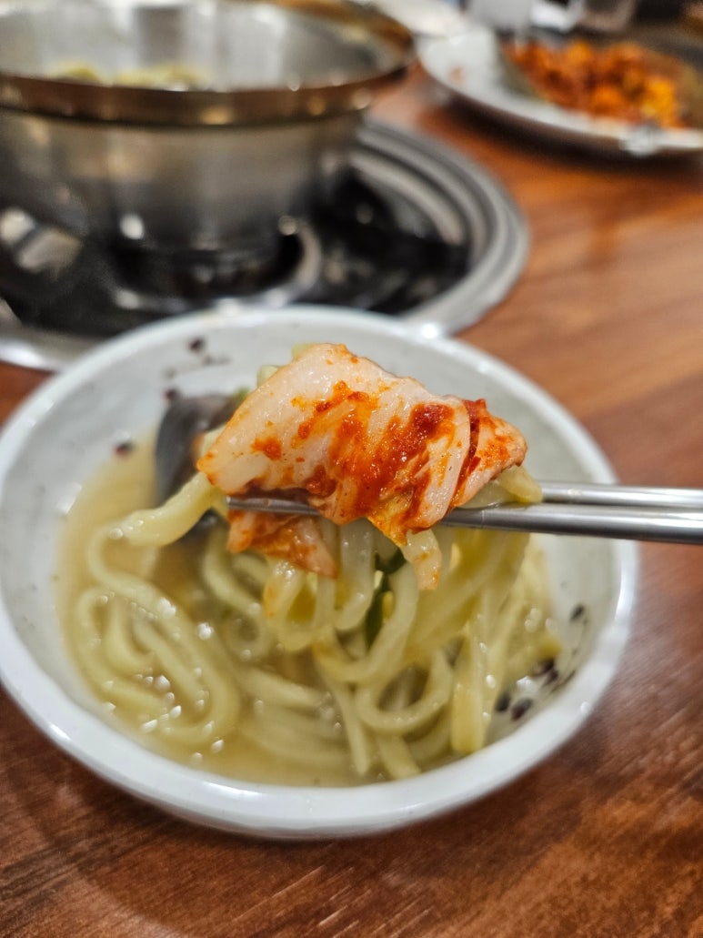 삐뚤이칼국수 이미지