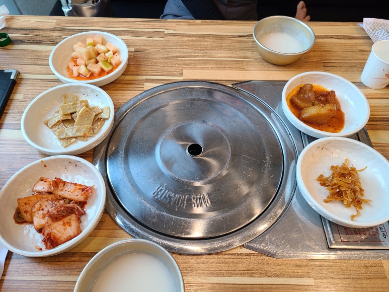 먹깨비보쌈정식 이미지