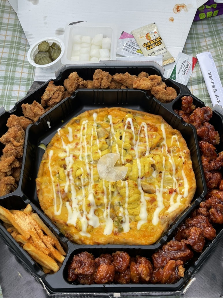투가이즈치킨&피자 이미지