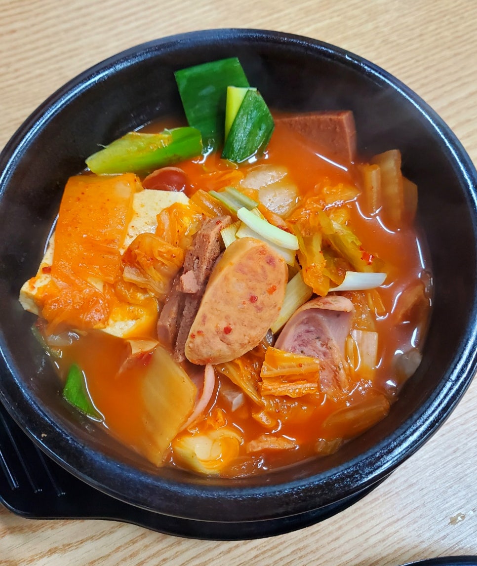 낭만 김치찌개 이미지