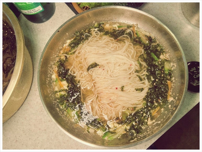 고기먹는국수 이미지