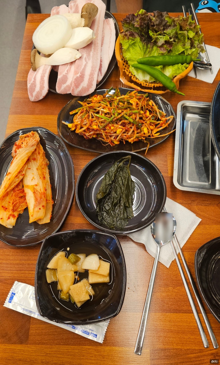 초롱꽃솥뚜껑삼겹살 이미지