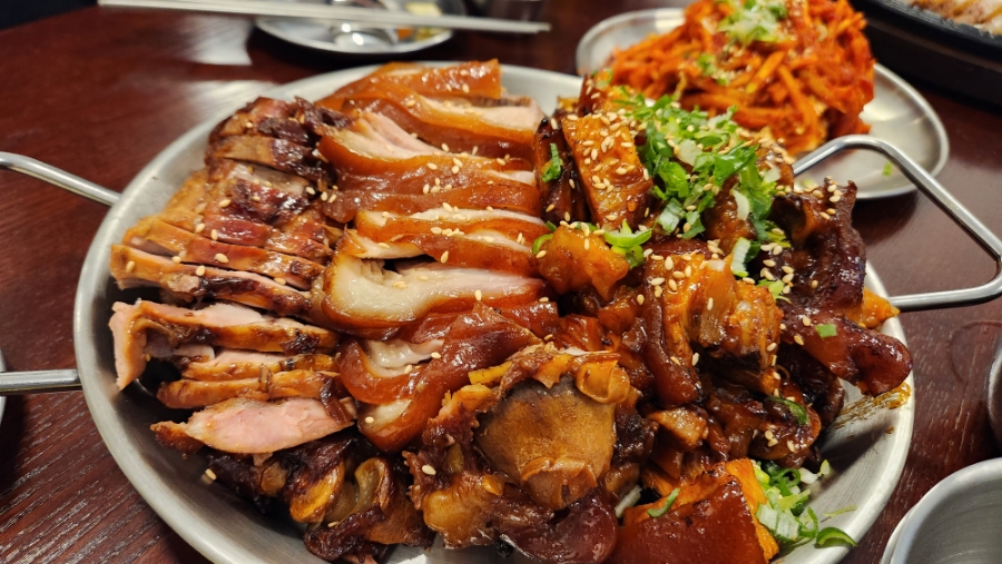 욱이족발 이미지
