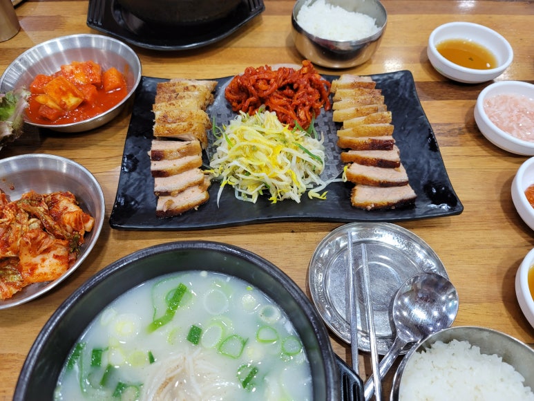 엄마국밥 이미지