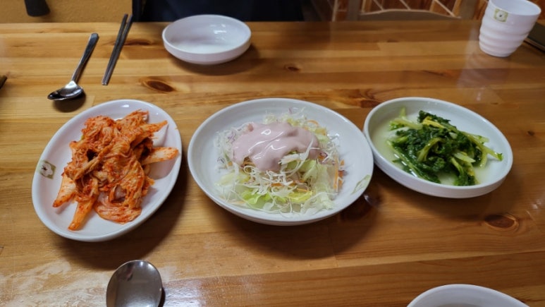 만두품은칼국수 이미지